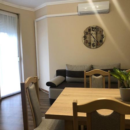 Alina Apartmanok Hajdúszoboszló Esterno foto