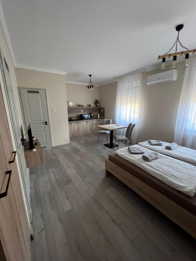 Alina Apartmanok Hajdúszoboszló Esterno foto