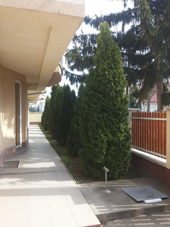 Alina Apartmanok Hajdúszoboszló Esterno foto